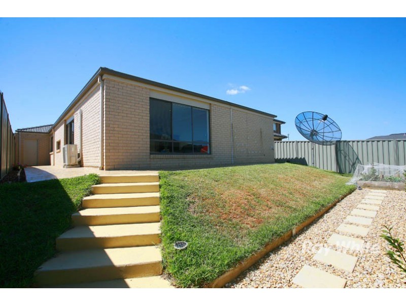 19 Wiltshire Avenue, Cranbourne East VIC 3977