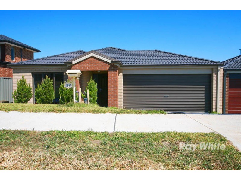 19 Wiltshire Avenue, Cranbourne East VIC 3977
