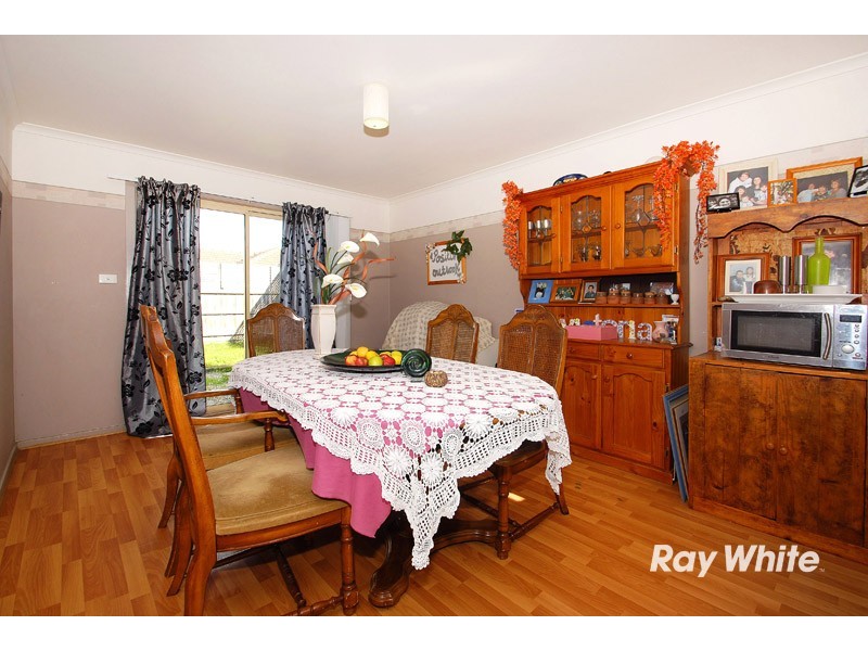 17 Genoa Way, Cranbourne West VIC 3977