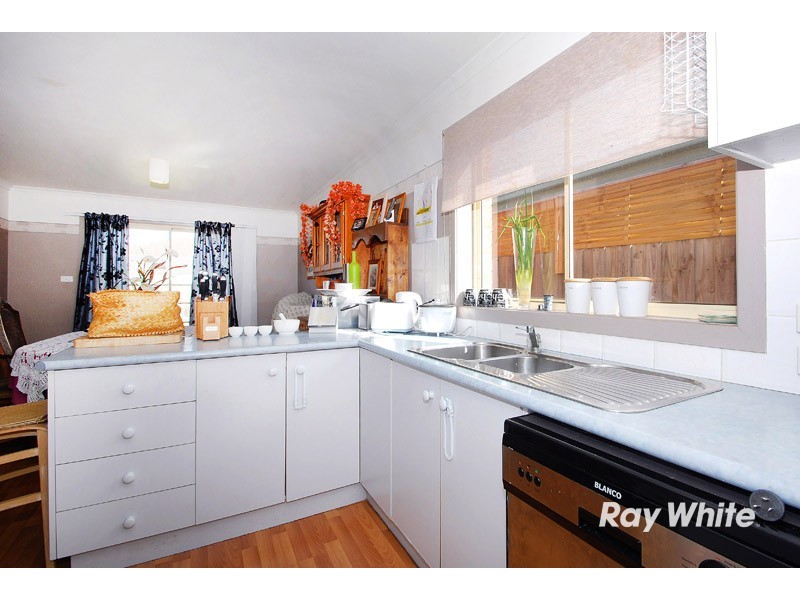 17 Genoa Way, Cranbourne West VIC 3977