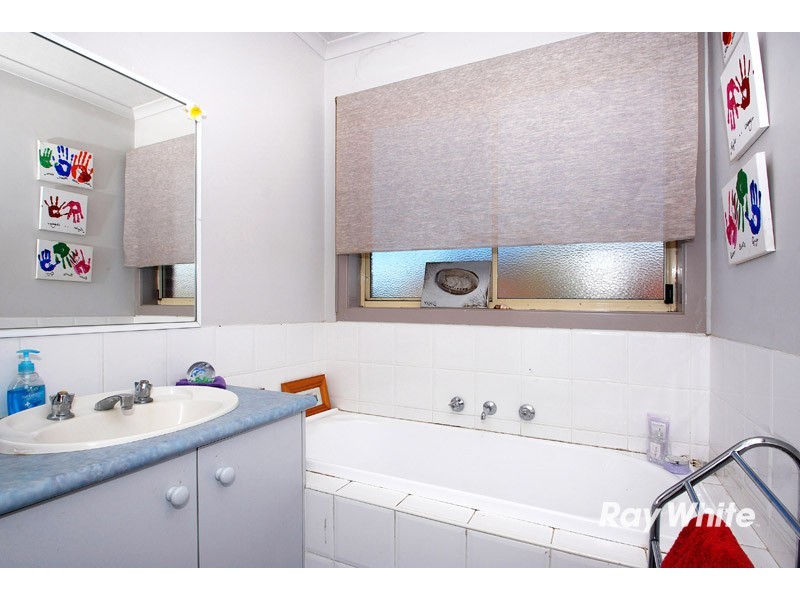 17 Genoa Way, Cranbourne West VIC 3977