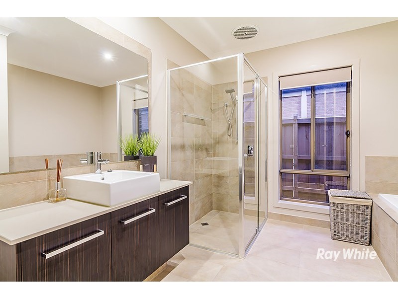 24 Kess Grove, Lyndhurst VIC 3975