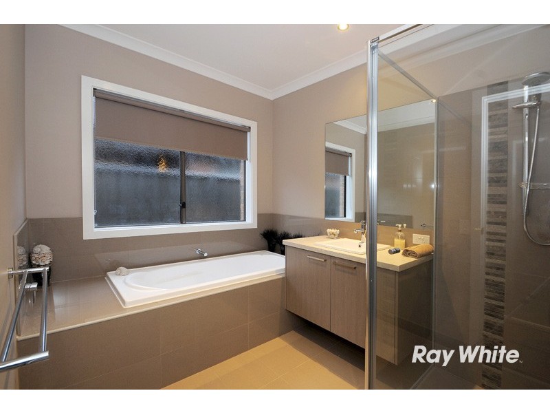 14 Hermes Avenue, Cranbourne VIC 3977