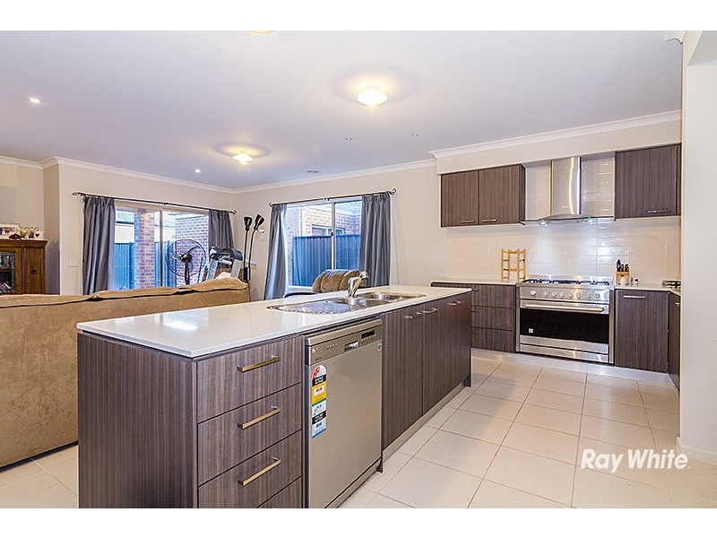 36 MacKillop Way, Clyde North VIC 3978