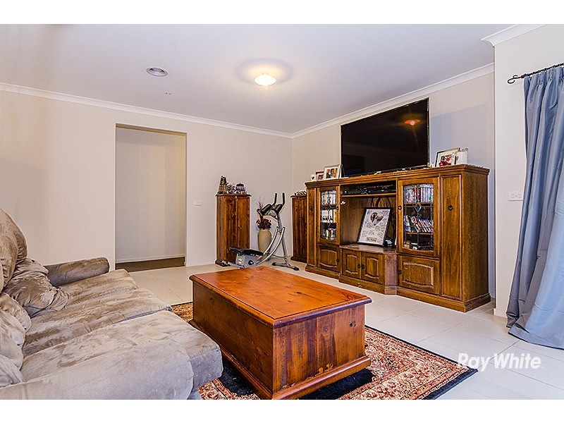 36 MacKillop Way, Clyde North VIC 3978