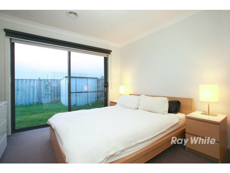 33 Banfield Place, Lyndhurst VIC 3975