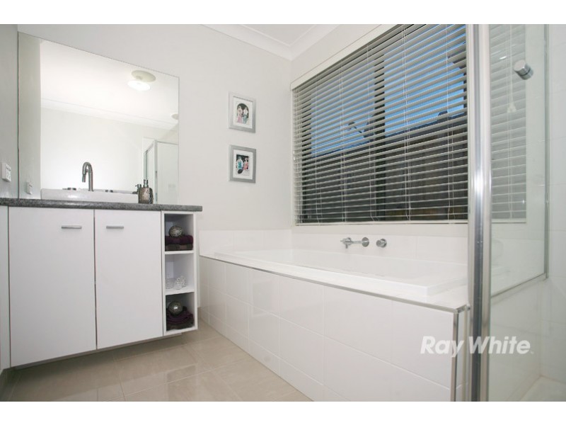 33 Banfield Place, Lyndhurst VIC 3975