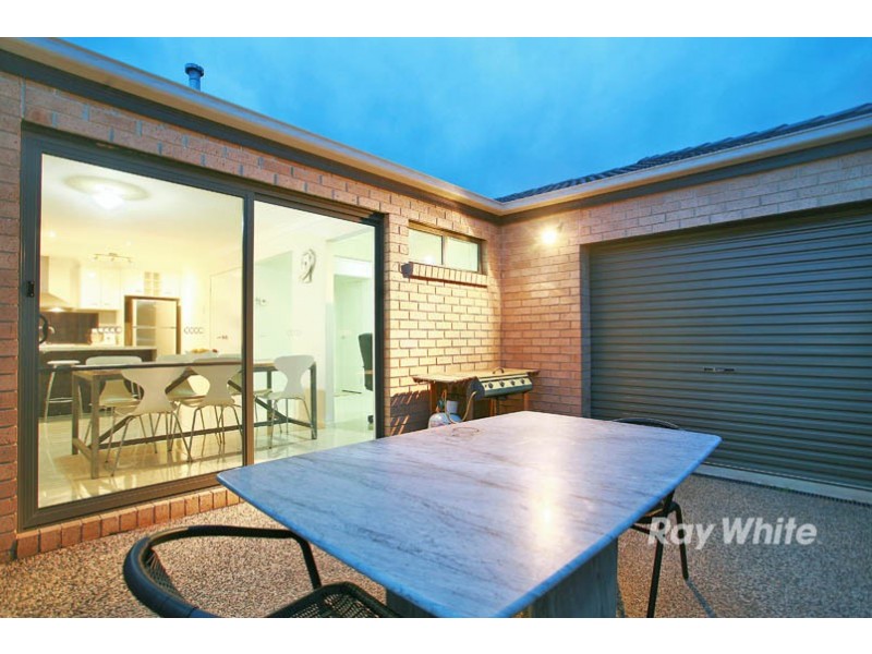 33 Banfield Place, Lyndhurst VIC 3975