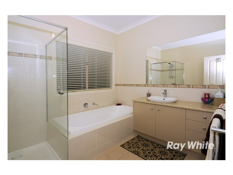 16 Aisbett Close, Lynbrook VIC 3975
