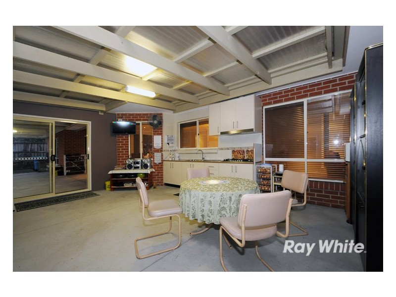 16 Aisbett Close, Lynbrook VIC 3975