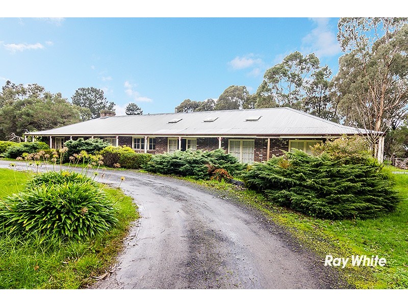 8 Garden Street, Cranbourne East VIC 3977