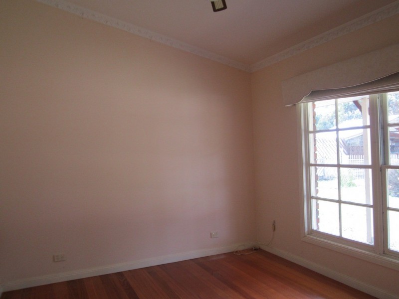 8 Garden Street, Cranbourne East VIC 3977