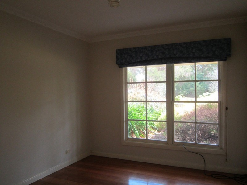 8 Garden Street, Cranbourne East VIC 3977