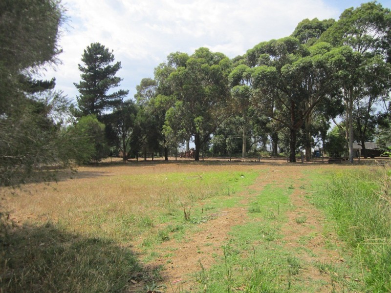 8 Garden Street, Cranbourne East VIC 3977