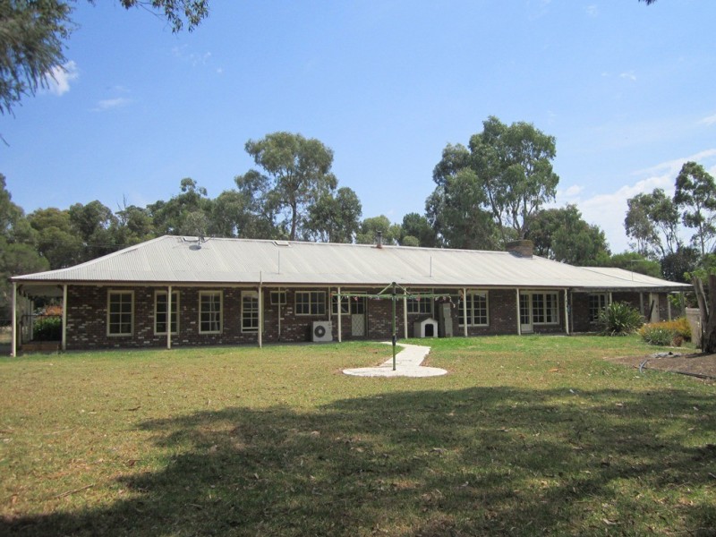 8 Garden Street, Cranbourne East VIC 3977