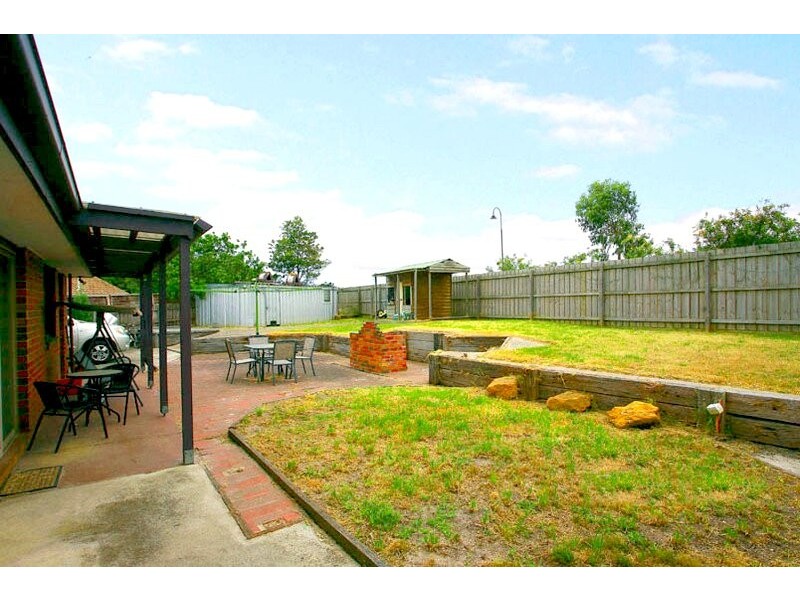 4 Nesbit Court, Cranbourne North VIC 3977