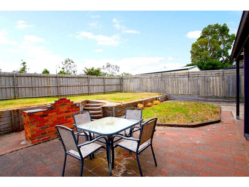4 Nesbit Court, Cranbourne North VIC 3977