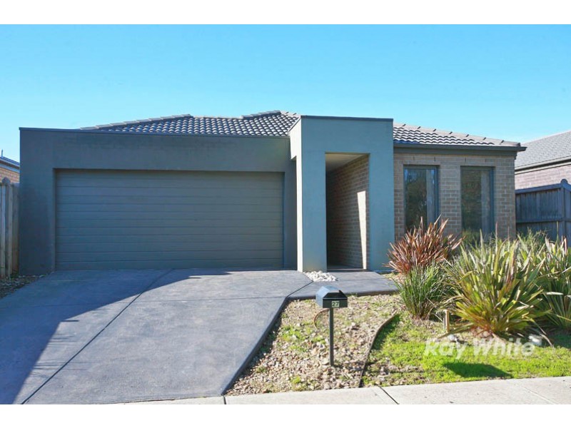 27 Ogle Way, Cranbourne North VIC 3977