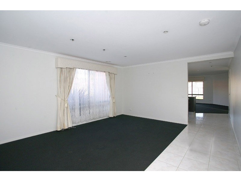 3 Ogle Way, Cranbourne North VIC 3977