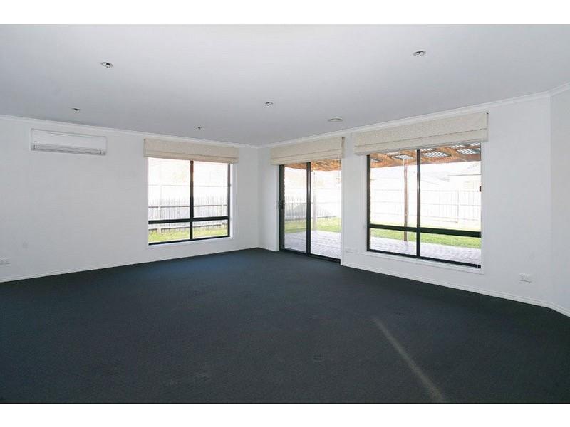 3 Ogle Way, Cranbourne North VIC 3977