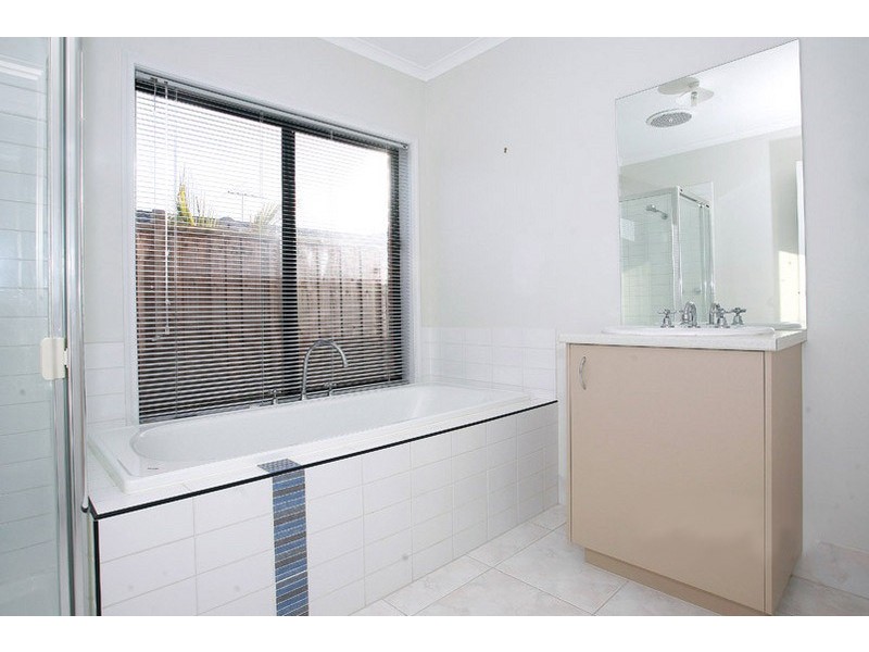 3 Ogle Way, Cranbourne North VIC 3977