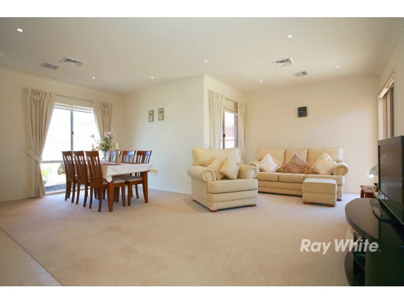 Unit 34/2 Rochester Parade, Cranbourne East VIC 3977