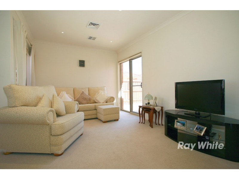 Unit 34/2 Rochester Parade, Cranbourne East VIC 3977
