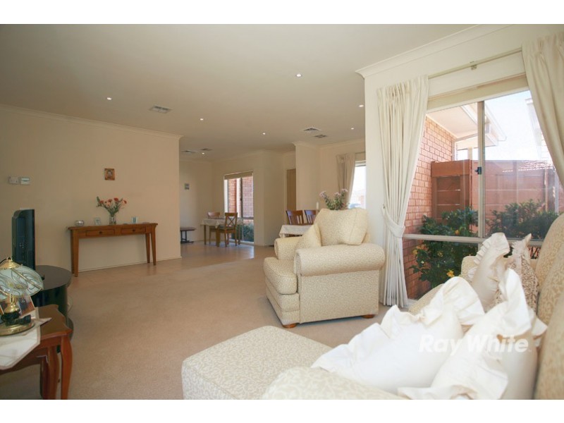 Unit 34/2 Rochester Parade, Cranbourne East VIC 3977