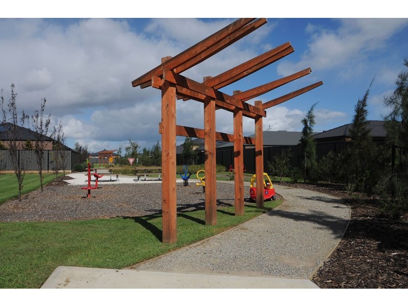 4 Holsteiner Terrace, Clyde North VIC 3978