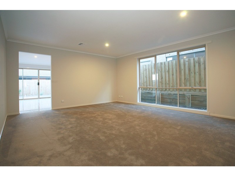 22 Bethune Drive, Hampton Park VIC 3976