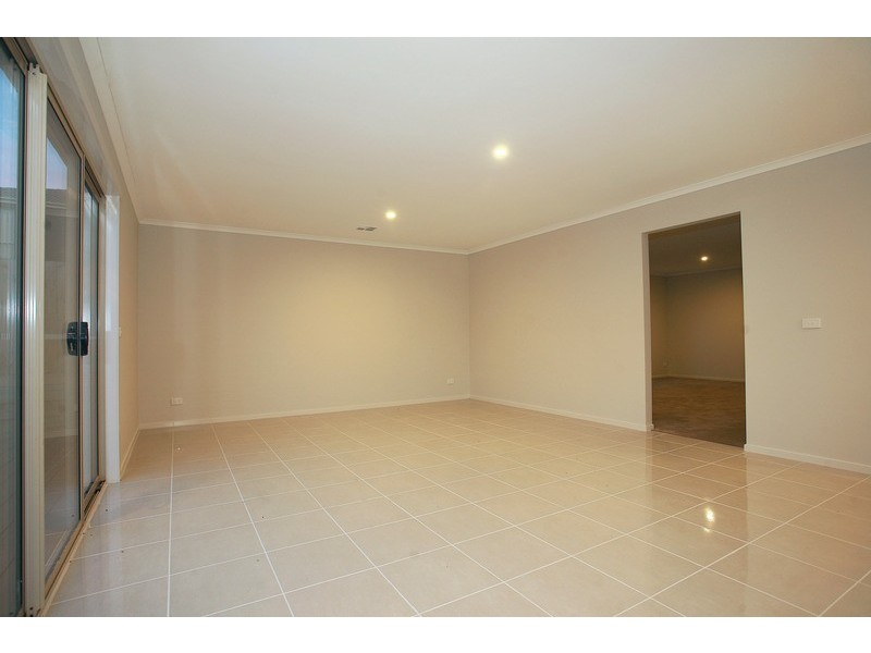 22 Bethune Drive, Hampton Park VIC 3976