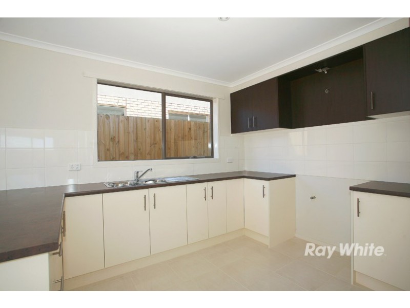 24 Bethune Drive, Hampton Park VIC 3976