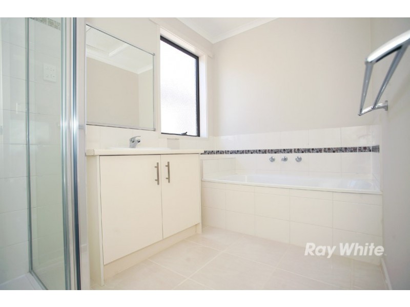 24 Bethune Drive, Hampton Park VIC 3976