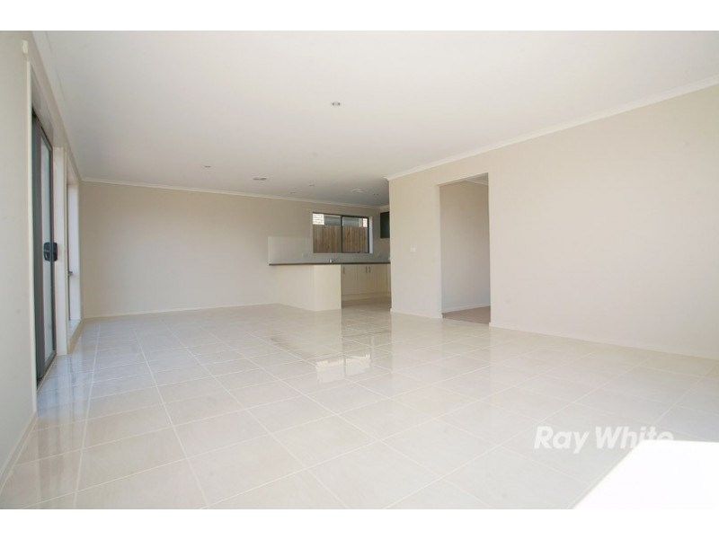 24 Bethune Drive, Hampton Park VIC 3976