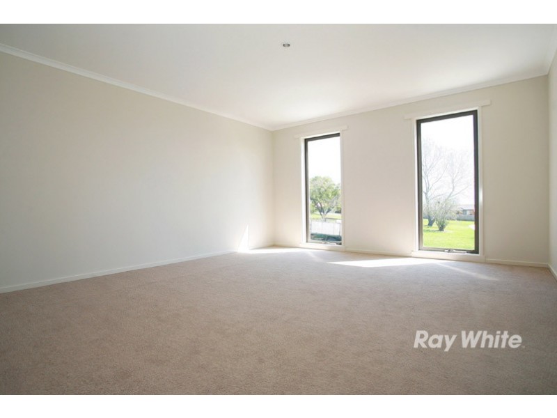 24 Bethune Drive, Hampton Park VIC 3976