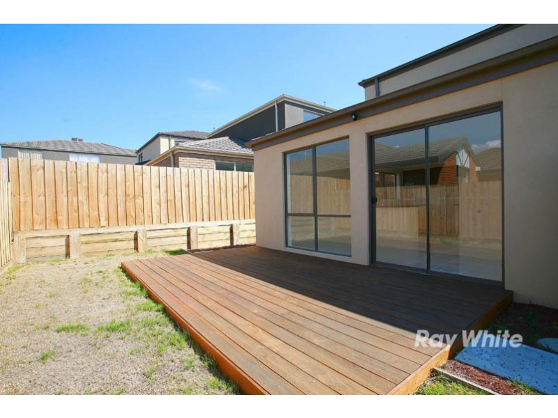 24 Bethune Drive, Hampton Park VIC 3976