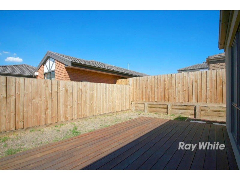 24 Bethune Drive, Hampton Park VIC 3976