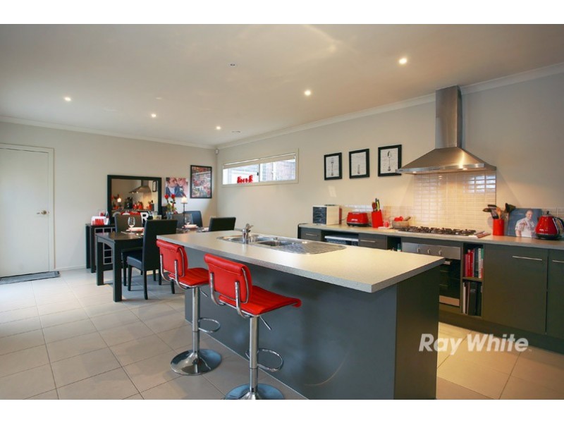 31 Sierra Walk, Cranbourne North VIC 3977