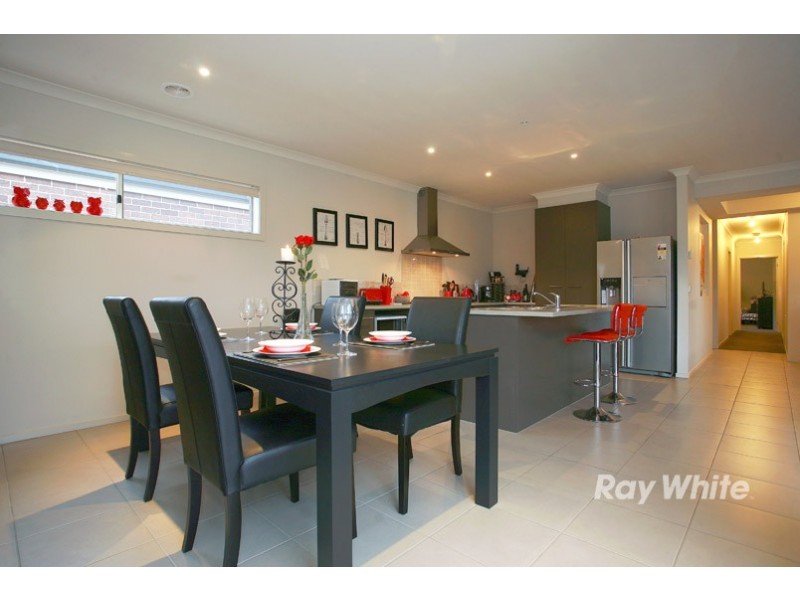 31 Sierra Walk, Cranbourne North VIC 3977