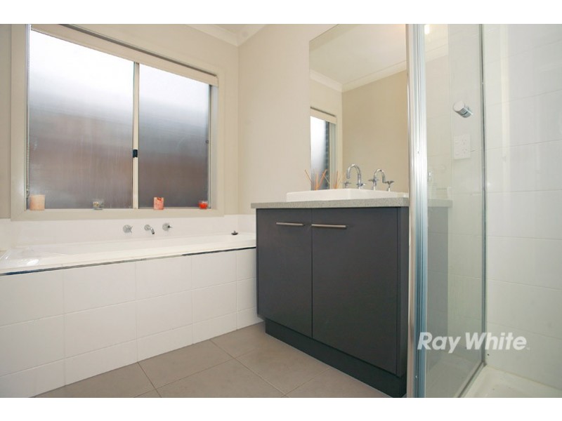 31 Sierra Walk, Cranbourne North VIC 3977