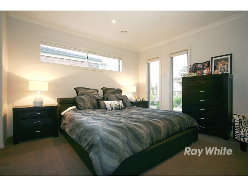 31 Sierra Walk, Cranbourne North VIC 3977