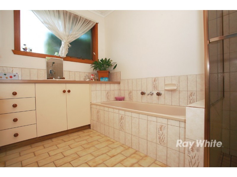 94 Evans Road, Cranbourne West VIC 3977