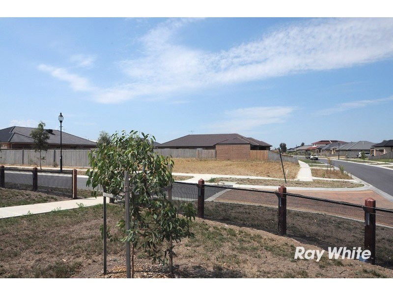 80 Banjo Paterson Drive, Pakenham VIC 3810
