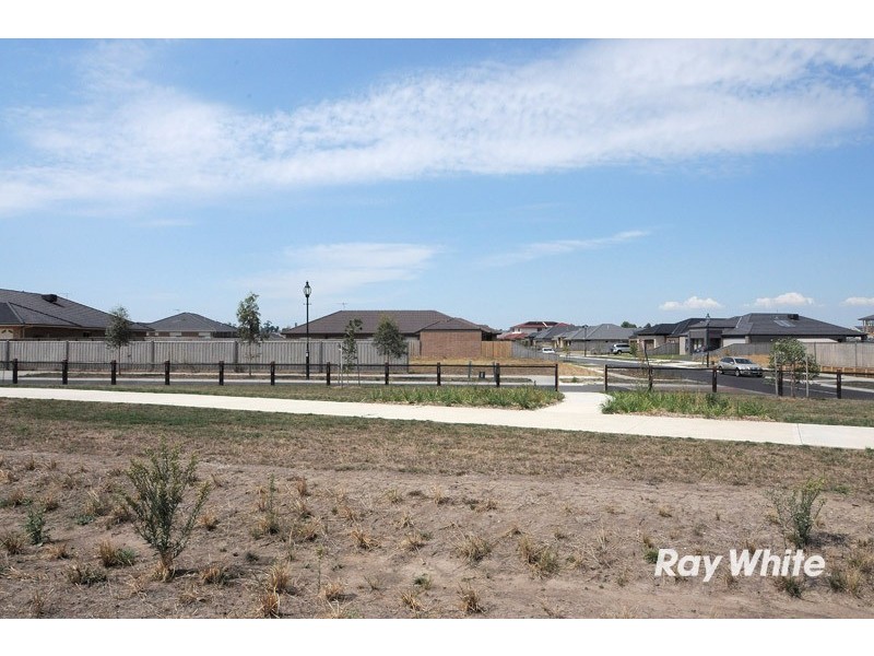 80 Banjo Paterson Drive, Pakenham VIC 3810