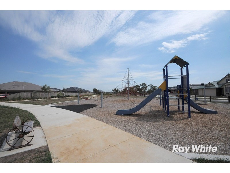 80 Banjo Paterson Drive, Pakenham VIC 3810