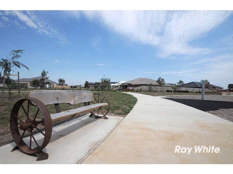 80 Banjo Paterson Drive, Pakenham VIC 3810