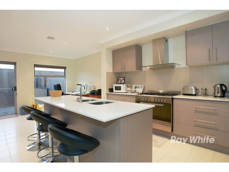 76 Mannavue Boulevard, Cranbourne North VIC 3977