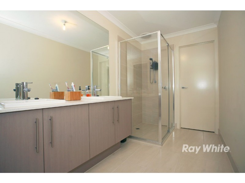 76 Mannavue Boulevard, Cranbourne North VIC 3977