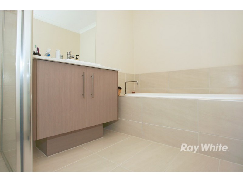 76 Mannavue Boulevard, Cranbourne North VIC 3977