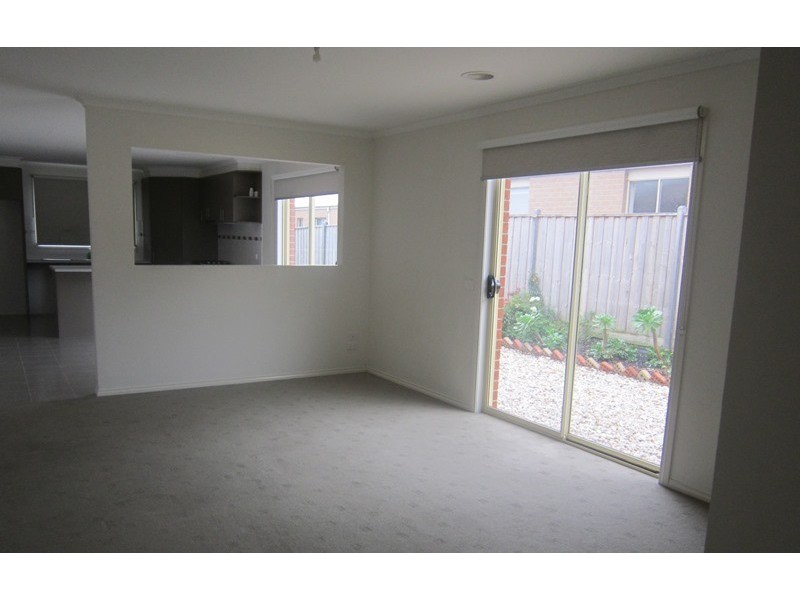 19 Bushranger Boulevard, Cranbourne East VIC 3977